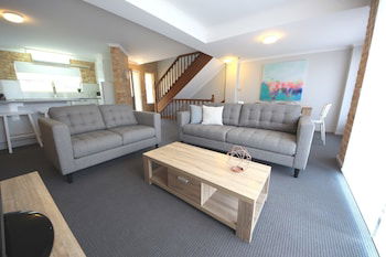 Ocean Shores Unit  No 4 - Tourism Caloundra 1