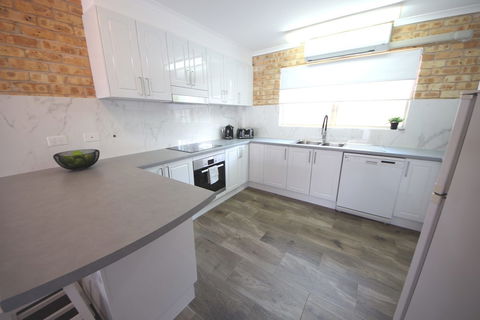 Ocean Shores Unit  No 4 - Tourism Caloundra 2