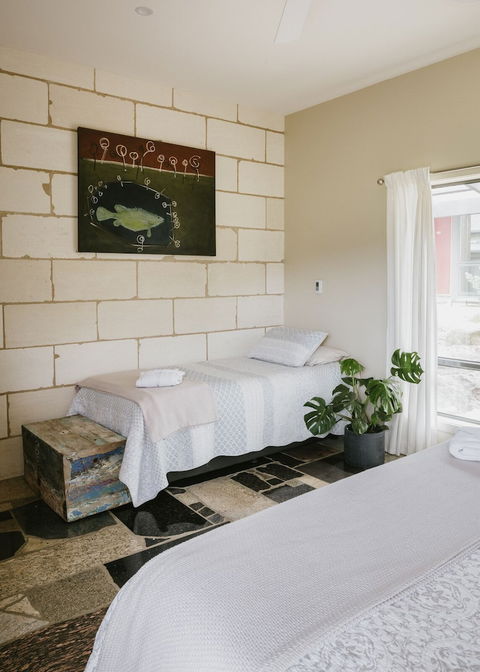 Spring Spur Stay - Tourism Caloundra 1