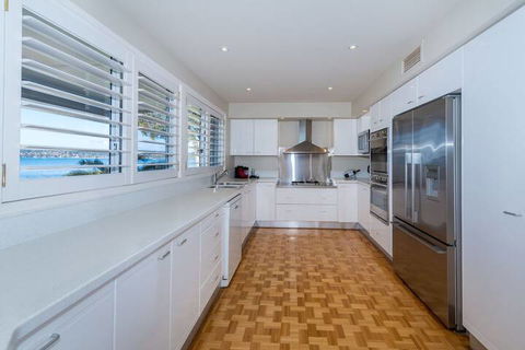 Waterfront Wonderland Foreshore Drive 41 - Tourism Caloundra 4