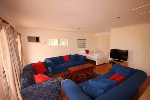 Verona Vineyard Cottage - Tourism Caloundra 4