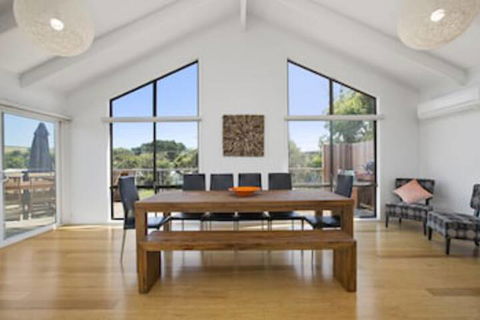 Smith Beach Getaways Beachwood House - Tourism Caloundra 0