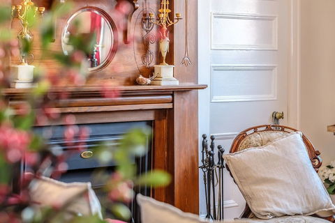 Cygnet Old Bank B & B Cafe & Gift Store - Tourism Caloundra 5