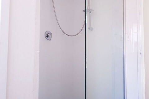 Clayton Apartment - Tourism Caloundra 7