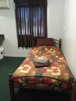 Irish Club Accommodation - Tourism Caloundra 6