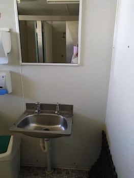 Irish Club Accommodation - Tourism Caloundra 1