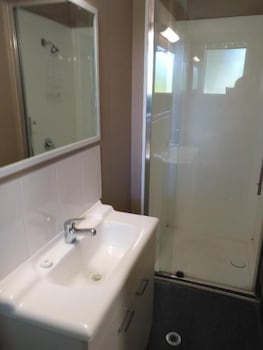 Irish Club Accommodation - Tourism Caloundra 5