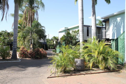 Irish Club Accommodation - Tourism Caloundra 0