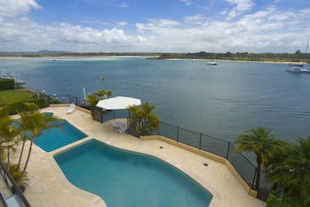Commodore - Tourism Caloundra 0