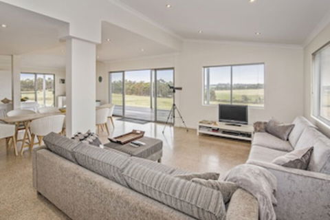 Margaret River Farmhouse - Tourism Caloundra 0