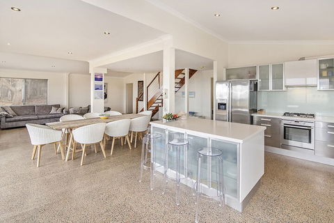 Margaret River Farmhouse - Tourism Caloundra 2