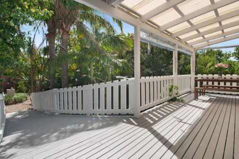Carolyns Beach House - Tourism Caloundra 6