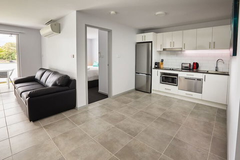 East Maitland Executive Apartments - Tourism Caloundra 5