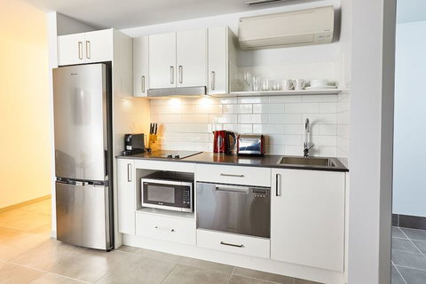 East Maitland Executive Apartments - Tourism Caloundra 3