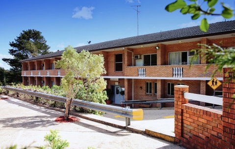 Blue Mountains Motel - Tourism Caloundra 0