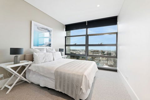Ultra Modern Brand New CBD View - Tourism Caloundra 7