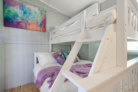 Seas The Day Rosebud - Tourism Caloundra 2