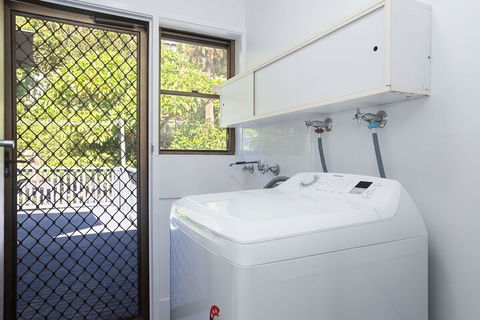Randall Family Retreat 22B Randall Drive - Tourism Caloundra 7