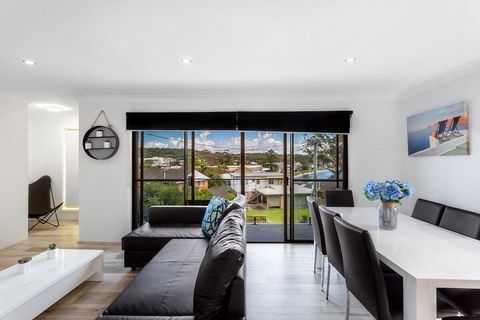 Randall Family Retreat 22B Randall Drive - Tourism Caloundra 4