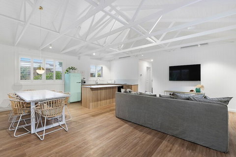 A PERFECT STAY Sunset Beach Summer Breeze - Tourism Caloundra 5