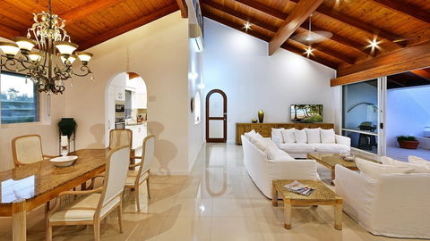 Bella Vista E9 Ocean View Spacious 2 Bed - Tourism Caloundra 3