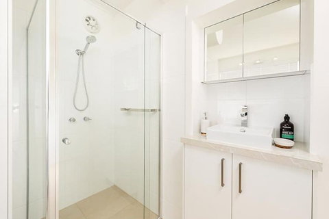 Rustic Charm Central & Sophisticated - Tourism Caloundra 1