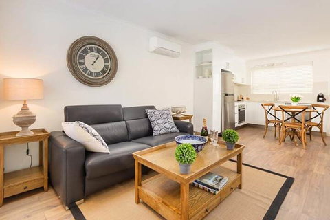 Rustic Charm Central & Sophisticated - Tourism Caloundra 3