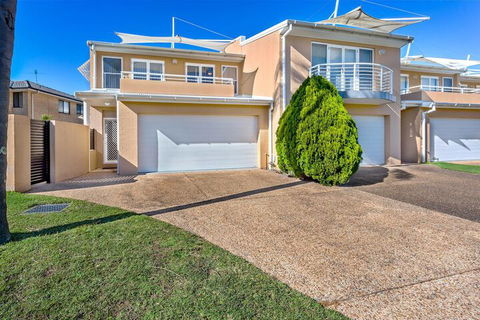Sandcastles 1 / 8 Ala Moana Way - Tourism Caloundra 1