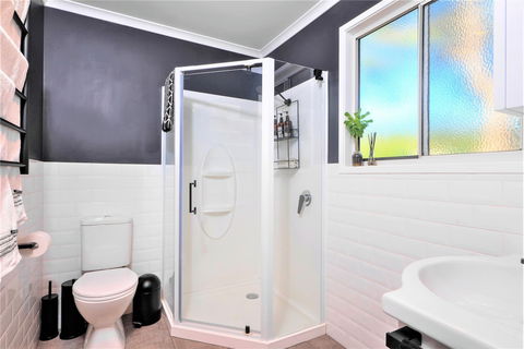 Three Beaches - Chic Eco Home Tasmania - Tourism Caloundra 6