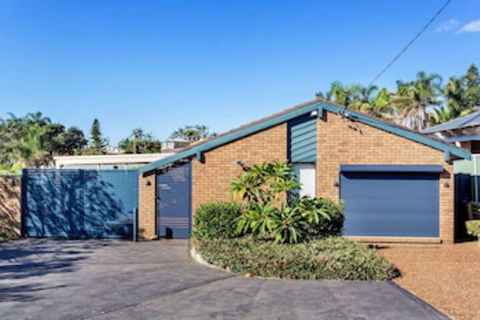 Campbell Avenue 28 - Tourism Caloundra 0