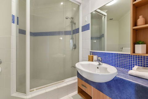 BEACH BLISS LUXURIOUS APARTMENT With POOL - Tourism Caloundra 2