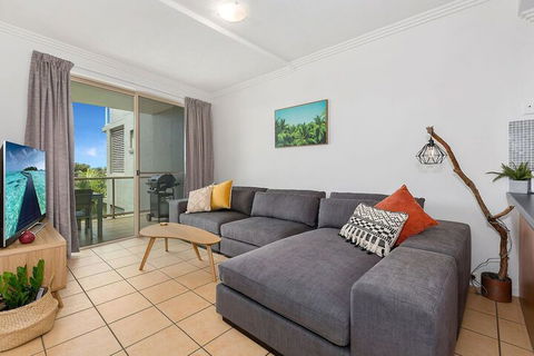 BEACH BLISS LUXURIOUS APARTMENT With POOL - Tourism Caloundra 3