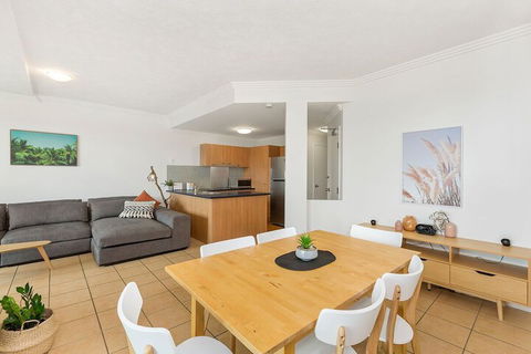 BEACH BLISS LUXURIOUS APARTMENT With POOL - Tourism Caloundra 4