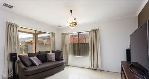 Pampas Grass Homestay - Tourism Caloundra 2