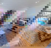 Loch Retreat 550m TO Town - Tourism Caloundra