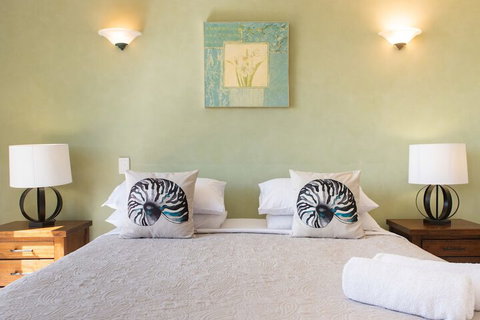 Ocean Views Galore - Airlie Beach - Tourism Caloundra 4