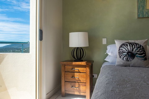 Ocean Views Galore - Airlie Beach - Tourism Caloundra 7