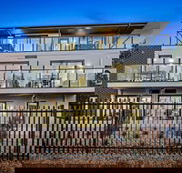 Manhattan Apartments - Notting Hill - Tourism Caloundra