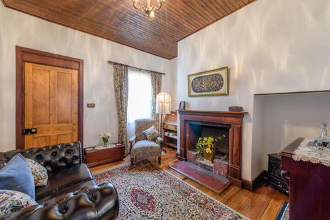 Sargeants & Armoury Cottages 1823 - Tourism Caloundra 5