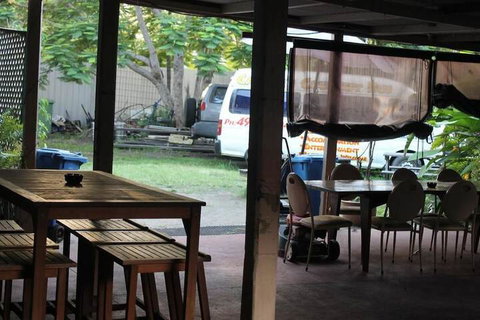 Carlon's Hotel - Tourism Caloundra 6