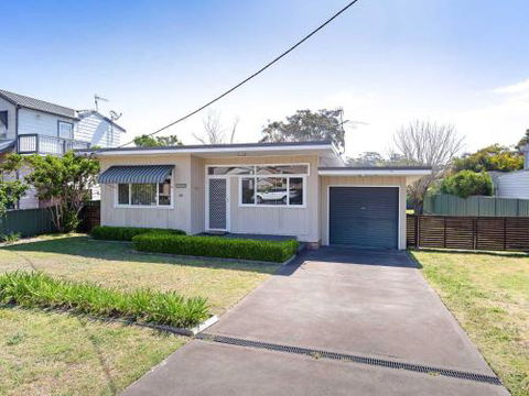 Shoalz 28 Rigney Street Renovated Pet Friendly Cottage & Boat Parking - Tourism Caloundra 0