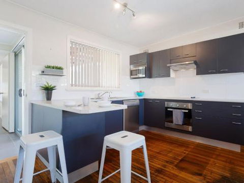 Shoalz 28 Rigney Street Renovated Pet Friendly Cottage & Boat Parking - Tourism Caloundra 6