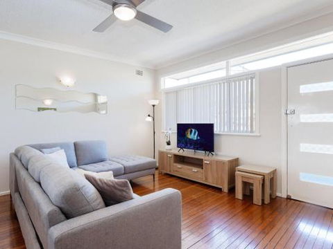 Shoalz 28 Rigney Street Renovated Pet Friendly Cottage & Boat Parking - Tourism Caloundra 5
