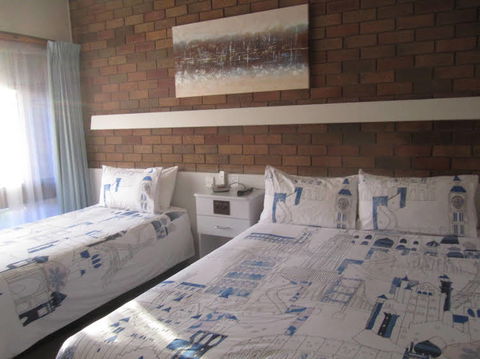 Barham Club Motor Inn - Tourism Caloundra 0