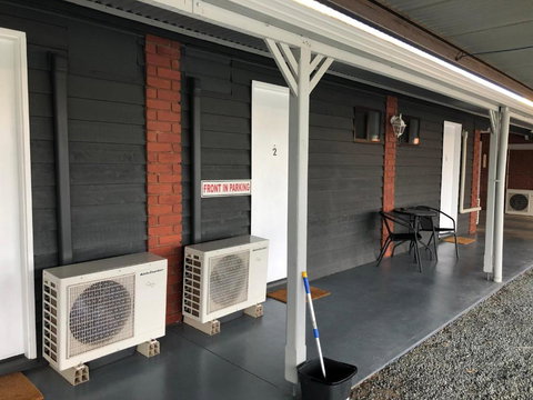 Country Roads Motor Inn - Tourism Caloundra 1