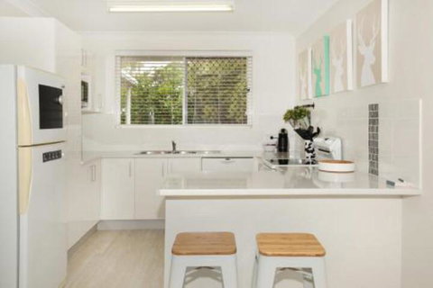 Unit 1 / 14 Tamarindus Street Marcoola Beach Pet Friendly 300 BOND Linen Supplied - Tourism Caloundra 7