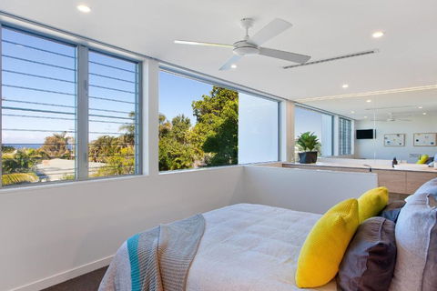 Blueys Beach House 5 Bedroom - Tourism Caloundra 2