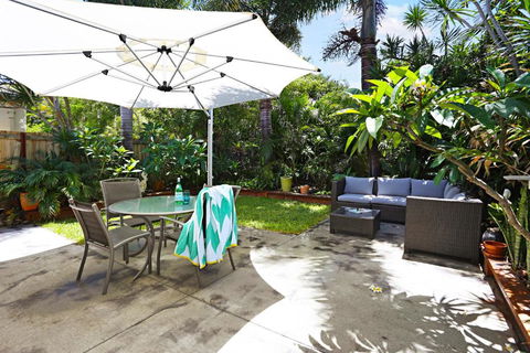 Jimmys Shout Pet Friendly - Tourism Caloundra 4