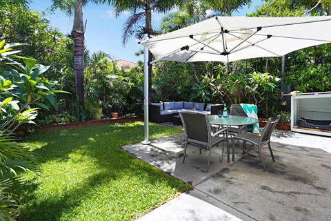 Jimmys Shout Pet Friendly - Tourism Caloundra 2