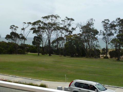 Central Luxury With Fabulous Views - Tourism Caloundra 3